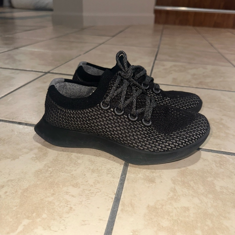 Women’s allbirds sneakers - Picture 2 of 8